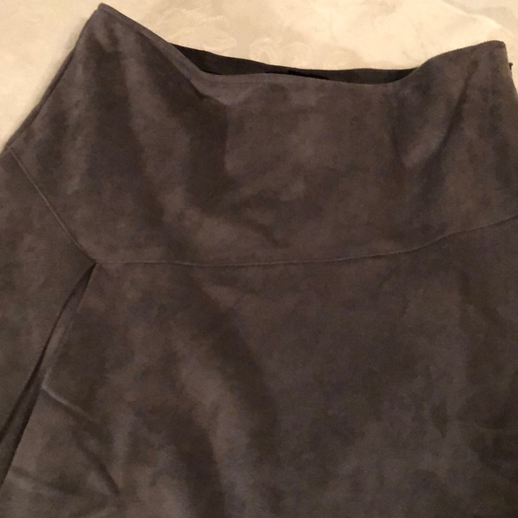 Halston faux suede gray A-line Hi low skirt - Picture 2 of 8